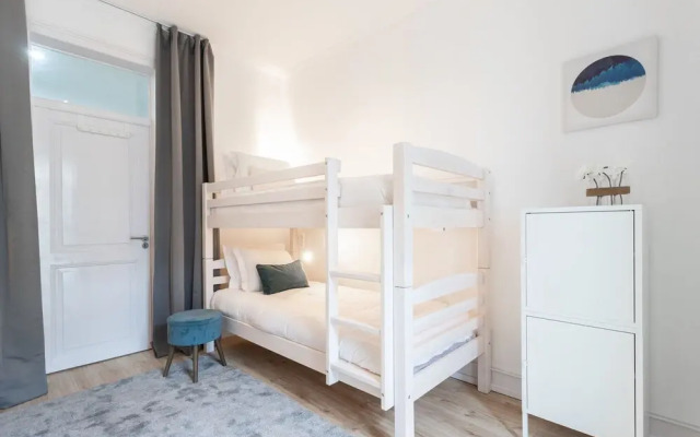 Your Rooms in Lisbon Guesthouse - For Families and Friends