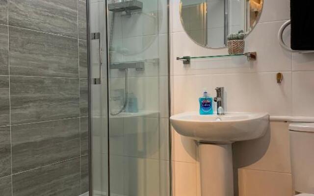 Serviced Apartment Bristol One-Bedroom Southmead Hospital MOD Airbus