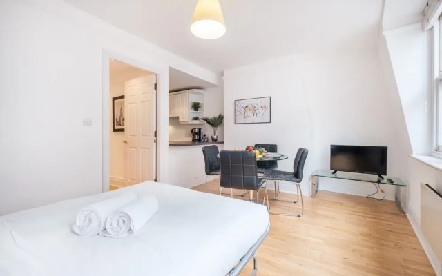 1BR with Balcony in the Heart of Holborn