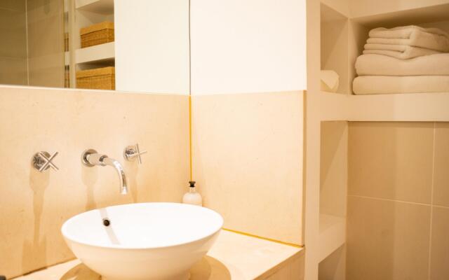 One Bed Apartment in South Quay, Canary Wharf