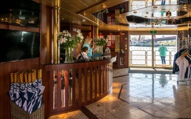 Regis Hotelschiff Dusseldorf 3