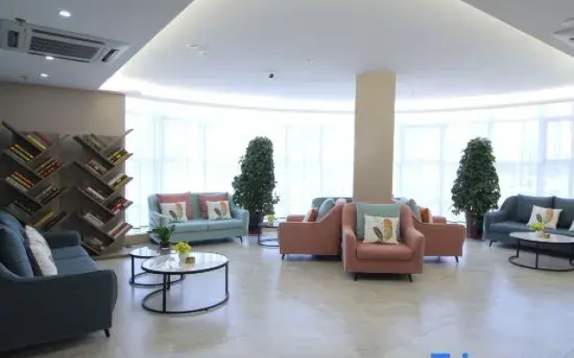 Xinyang Cloud Hotel