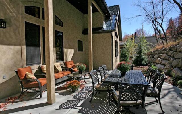 Boulder Ridge by Stewart Mountain Lodging