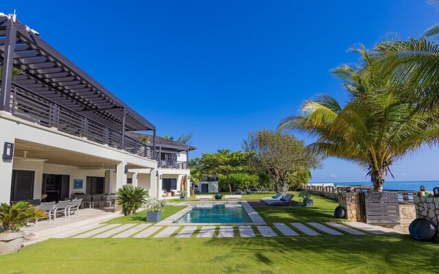 Luxury 9 Bedroom Villa