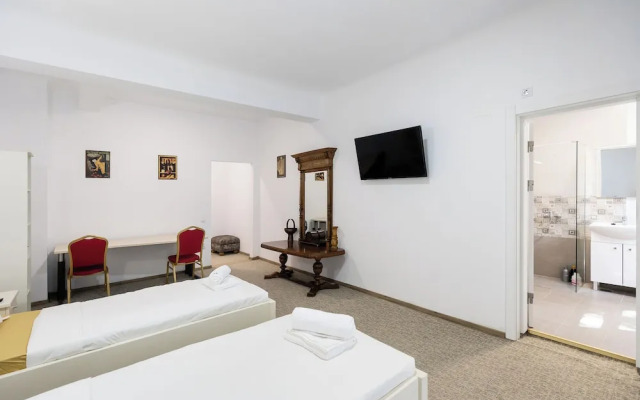 Bucharest Studios Barcelona Room