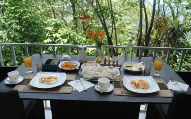 Glass Rooms Accommodations Adam's peak