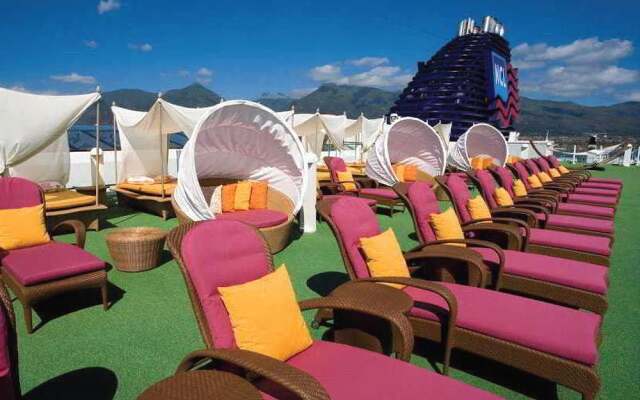 Norwegian Jade Cruise Ship