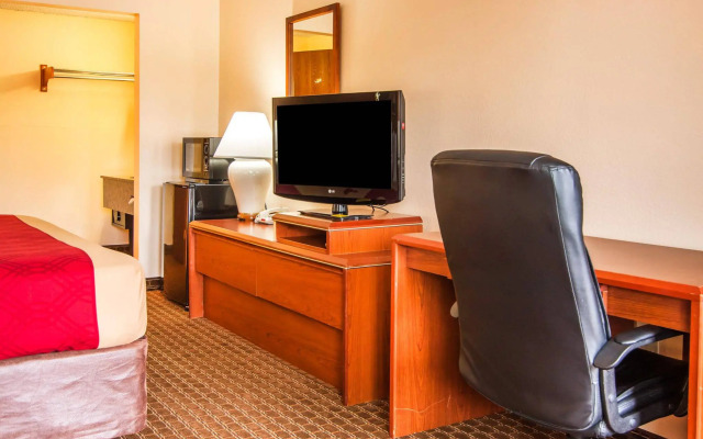 Econo Lodge Inn & Suites Hillsboro - Portland West
