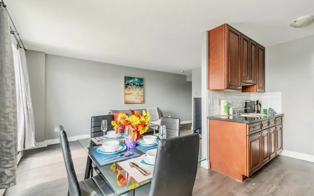 Bright 1BR Apt With King bed - Near DT Hamilton