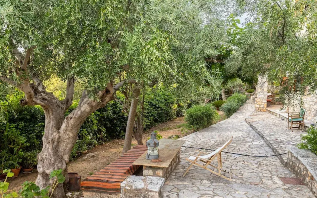 Stone Farmhouse in Groves - Sea Mountain Views