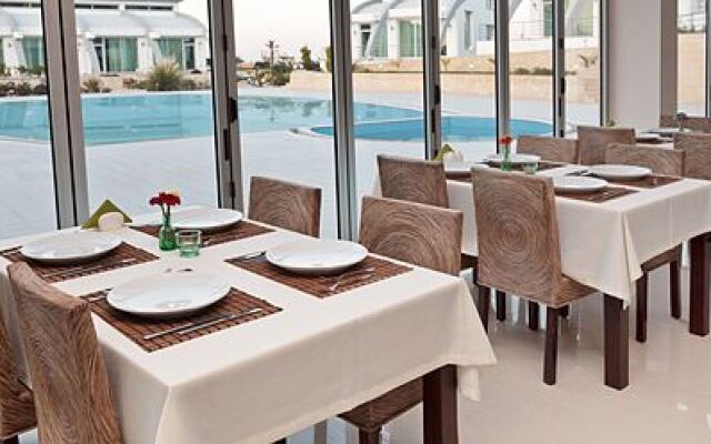 Fairmont Holiday Village