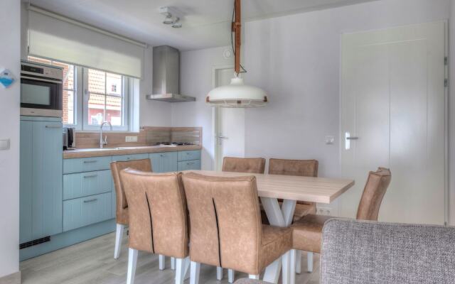 Luxurious Stately Villa With 3 Bathrooms, 1km From the Beach