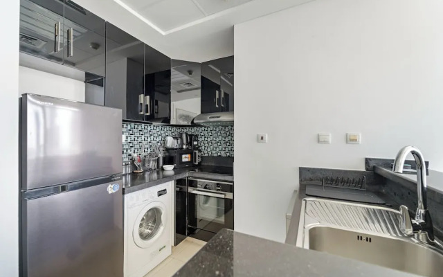 HiGuests - Exceptional Apt with Furnished Terrace By the Sea