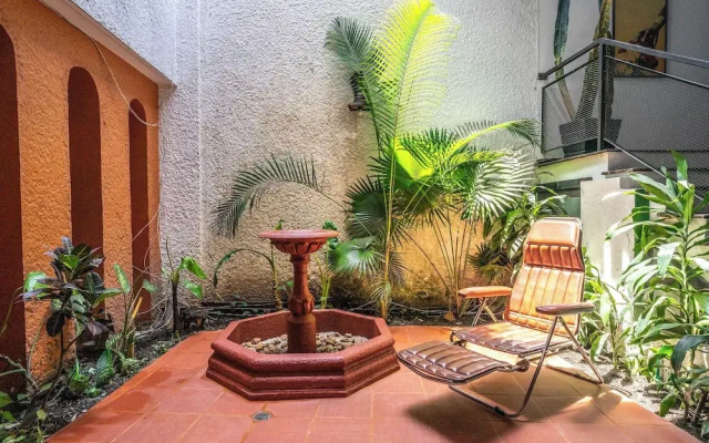 w Bright Colonial 5BR House With Balcony