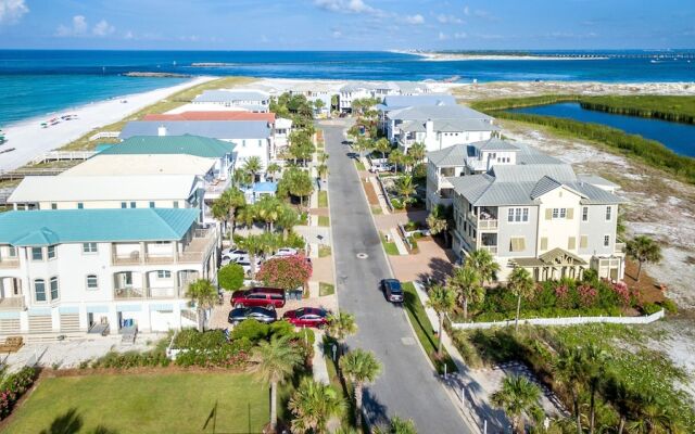 Paradise Pointe - Gorgeous 4 BR home with pool by RedAwning