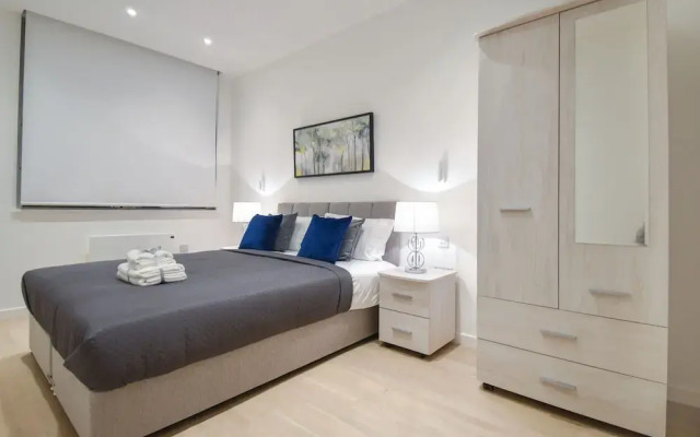 Silbury MK City Apartment With Parking