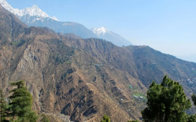 OYO 35461 Deodar Villa