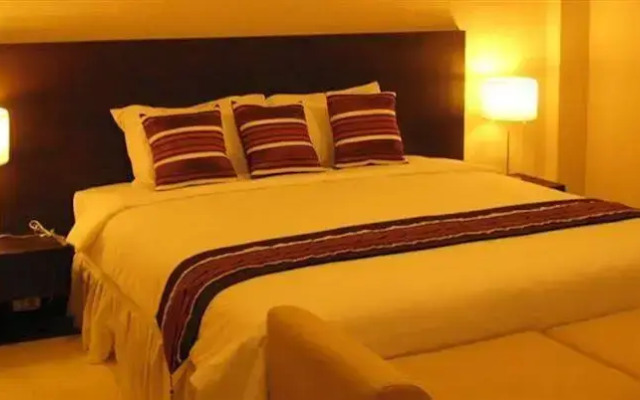 The Residence Airport & Spa