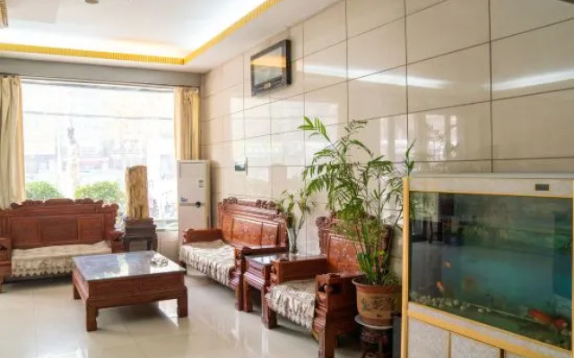 Tianzhong Business Hotel (Zhumadian Railway Station)