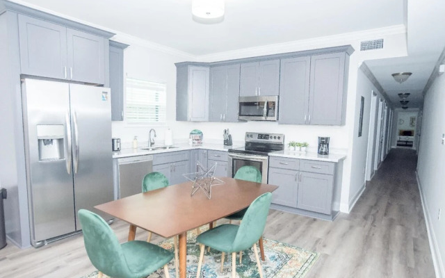 Exquisite Home Near Streetcar & French Quarter!