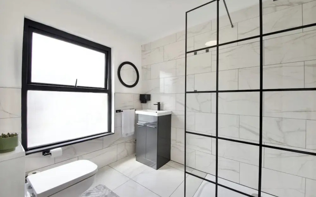 Modern City Apartment in London