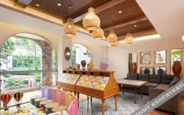 O.Live Social (Guilin Elephant Trunk Hill Two Rivers and Four Lakes Store)