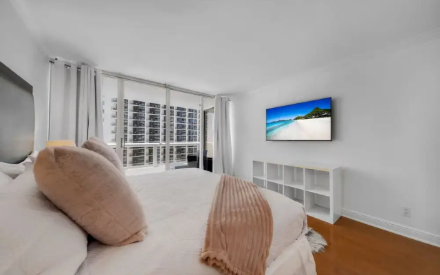 3 Bedroom Condo With Balcony View