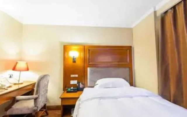 Ibis Chongqing Ranjiaba Hotel