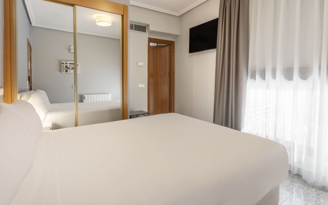 Apartamentos Sercotel Togumar