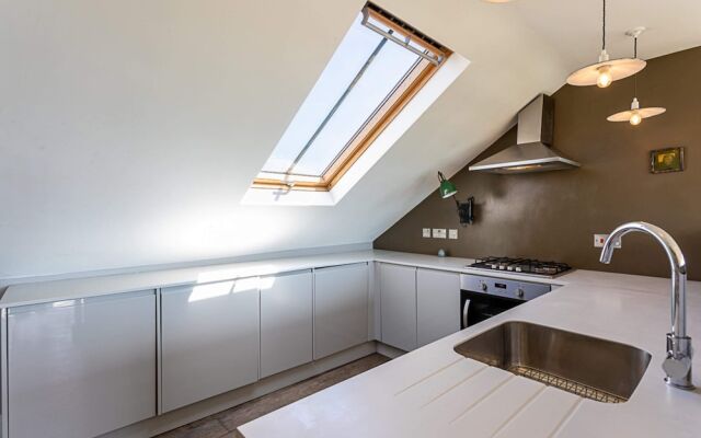 Stunning Penthouse Apartment Near Battersea Park
