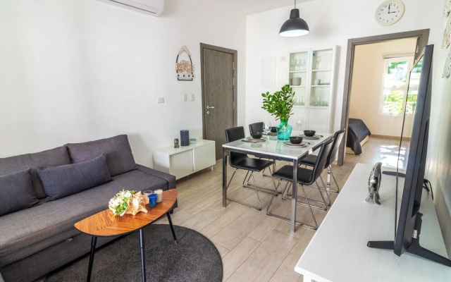 Modern 2BR Apartment - Paseo del Mar