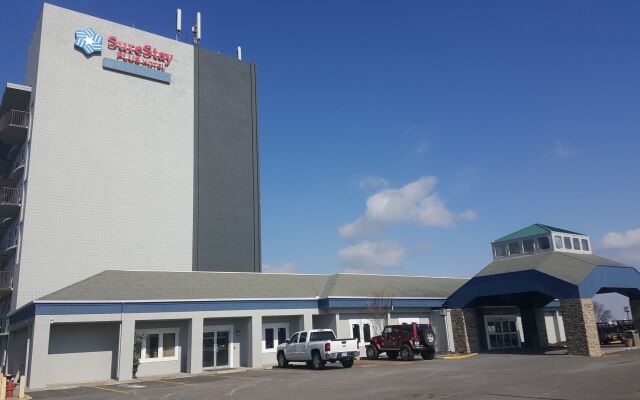 Orangewood Inn & Suites Kansas City Airport