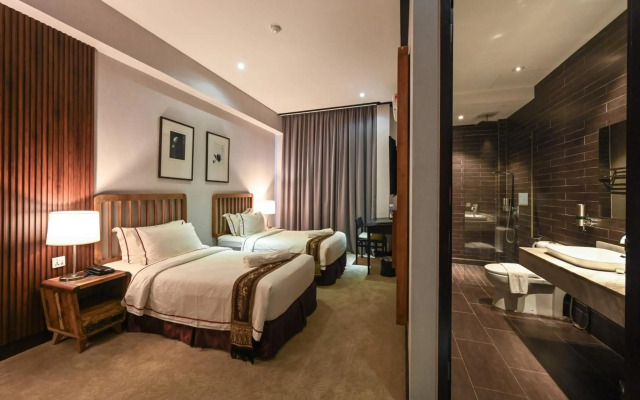 1825 Gallery Hotel