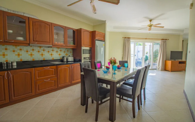 2 Bed Majestic Villa Near Beach