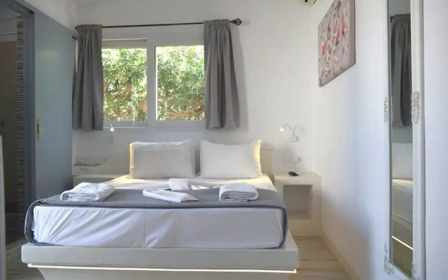 Tinos Heritage Plateia
