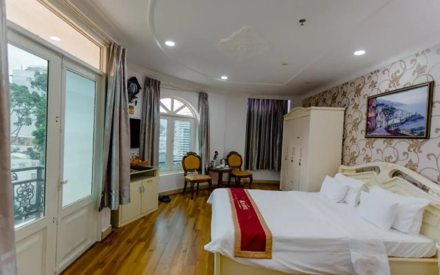 Dahlialand Saigon Hotel & Swimming Pool