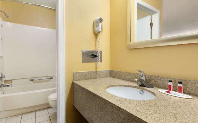 Super 8 by Wyndham Findlay