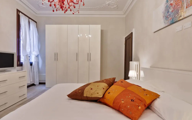 Rialto Bridge Romantic House