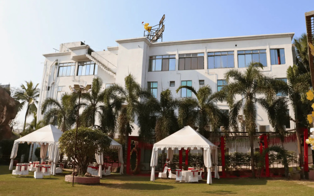 OYO 28157 Hotel Green Field