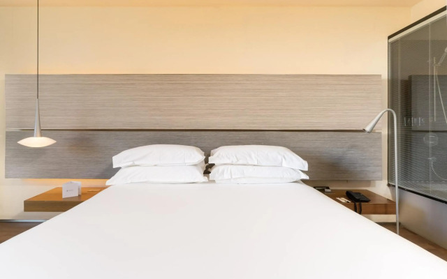 B-Hotel