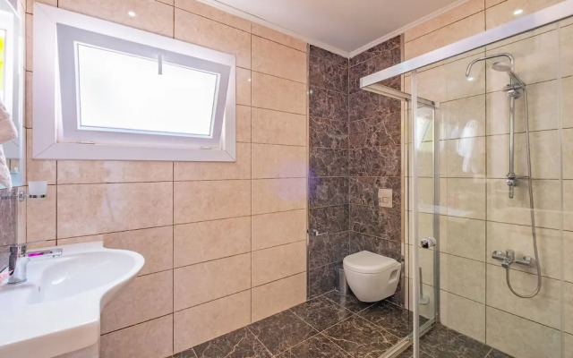 Lux Villa With Inf Pool Jacuzzi - All Rooms w AC