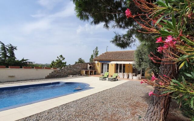 Spacious Villa With Private Swimming Pool in Marseillette