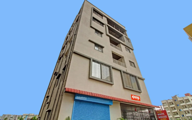 Oyo Flagship 93292 Hotel White House