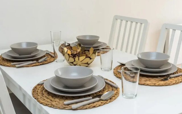 Sleek and Stylish 2BD Home With a Garden Anerley