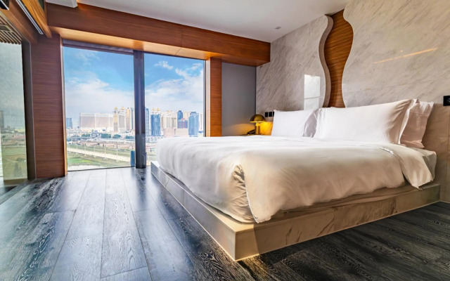 YOHO Hollywood Roosevelt Hotel