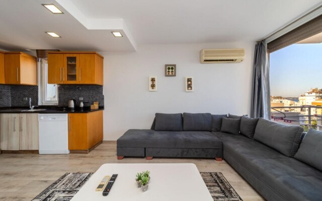 Flat Close to Konyaalti Beach With Sea View