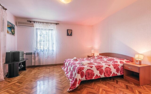 Stunning Home in Pula With Wifi and 4 Bedrooms