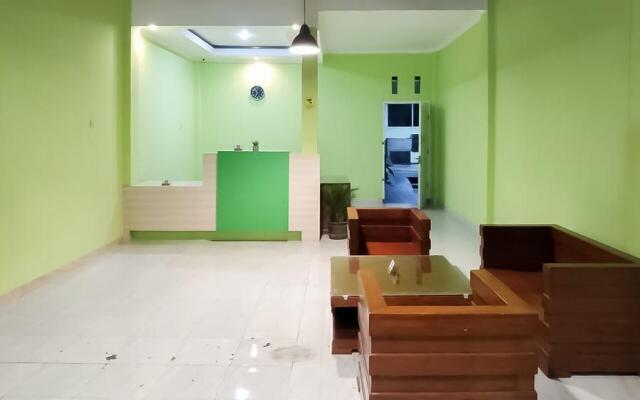 RedDoorz Syariah near Hermina Hospital Palembang 2