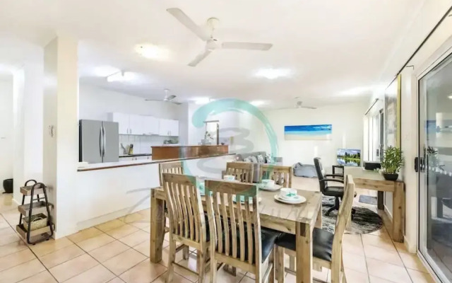 Nightcliff Foreshore Pool Outdoor Dining BBQ