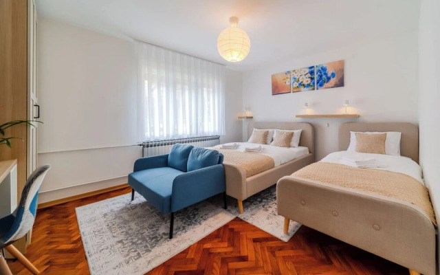 Family Friendly Apartment With Parking